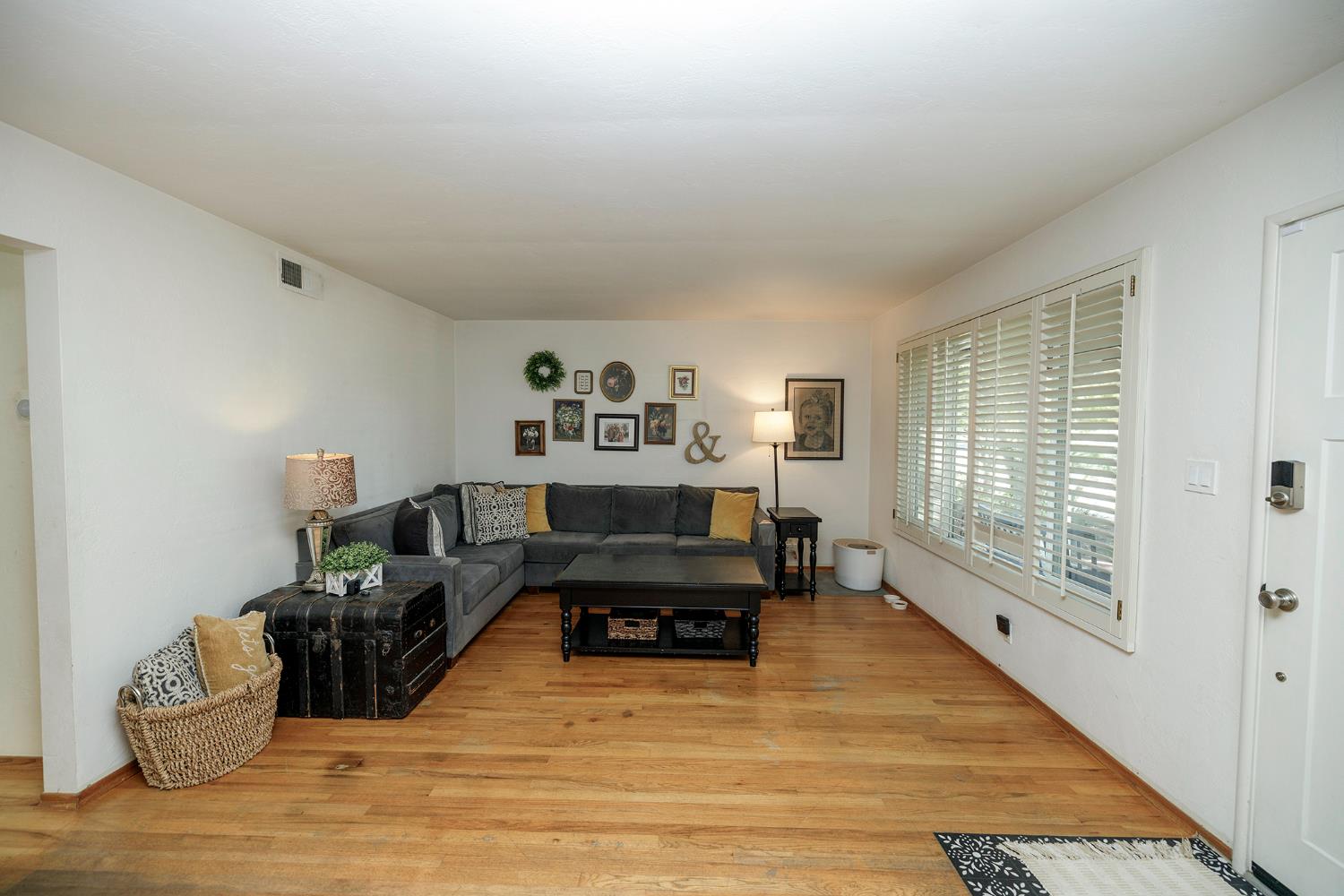 1683 E Canal Dr, Turlock, CA 95380