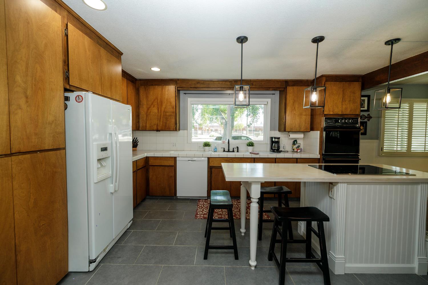 1683 E Canal Dr, Turlock, CA 95380