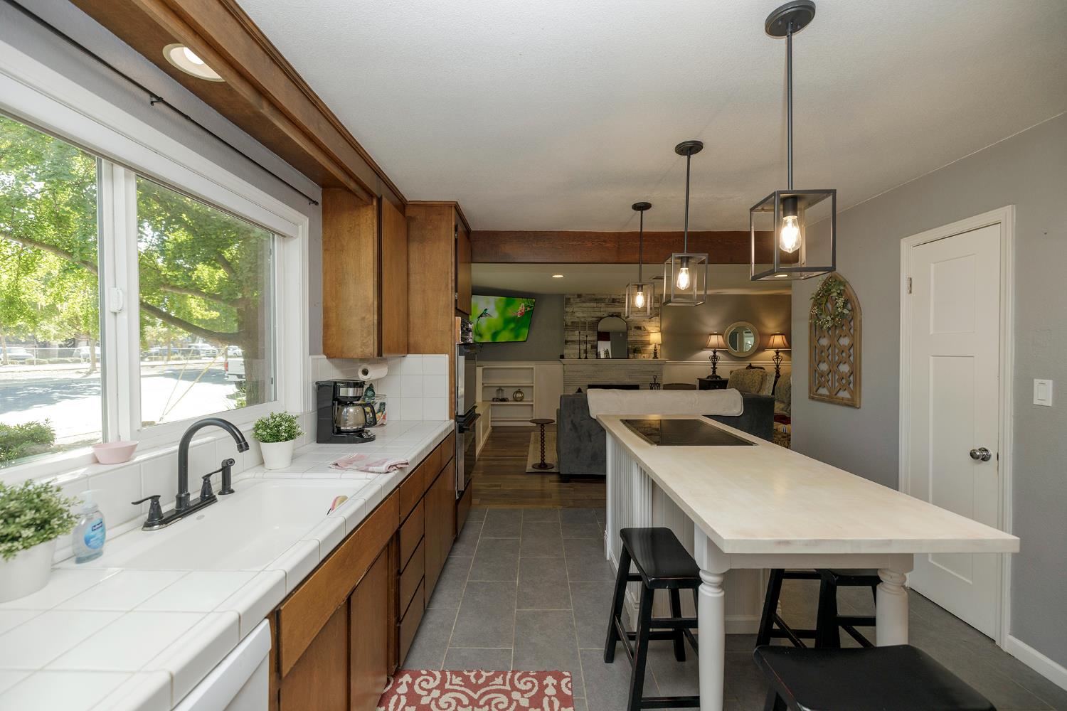1683 E Canal Dr, Turlock, CA 95380