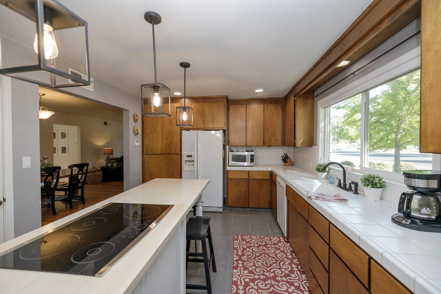1683 E Canal Dr, Turlock, CA 95380