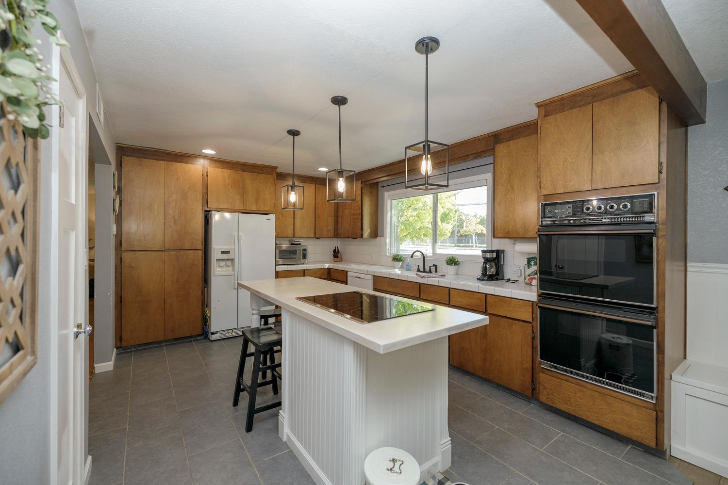 1683 E Canal Dr, Turlock, CA 95380