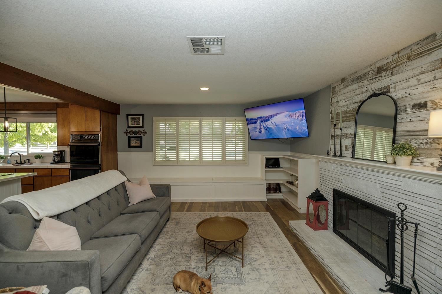 1683 E Canal Dr, Turlock, CA 95380