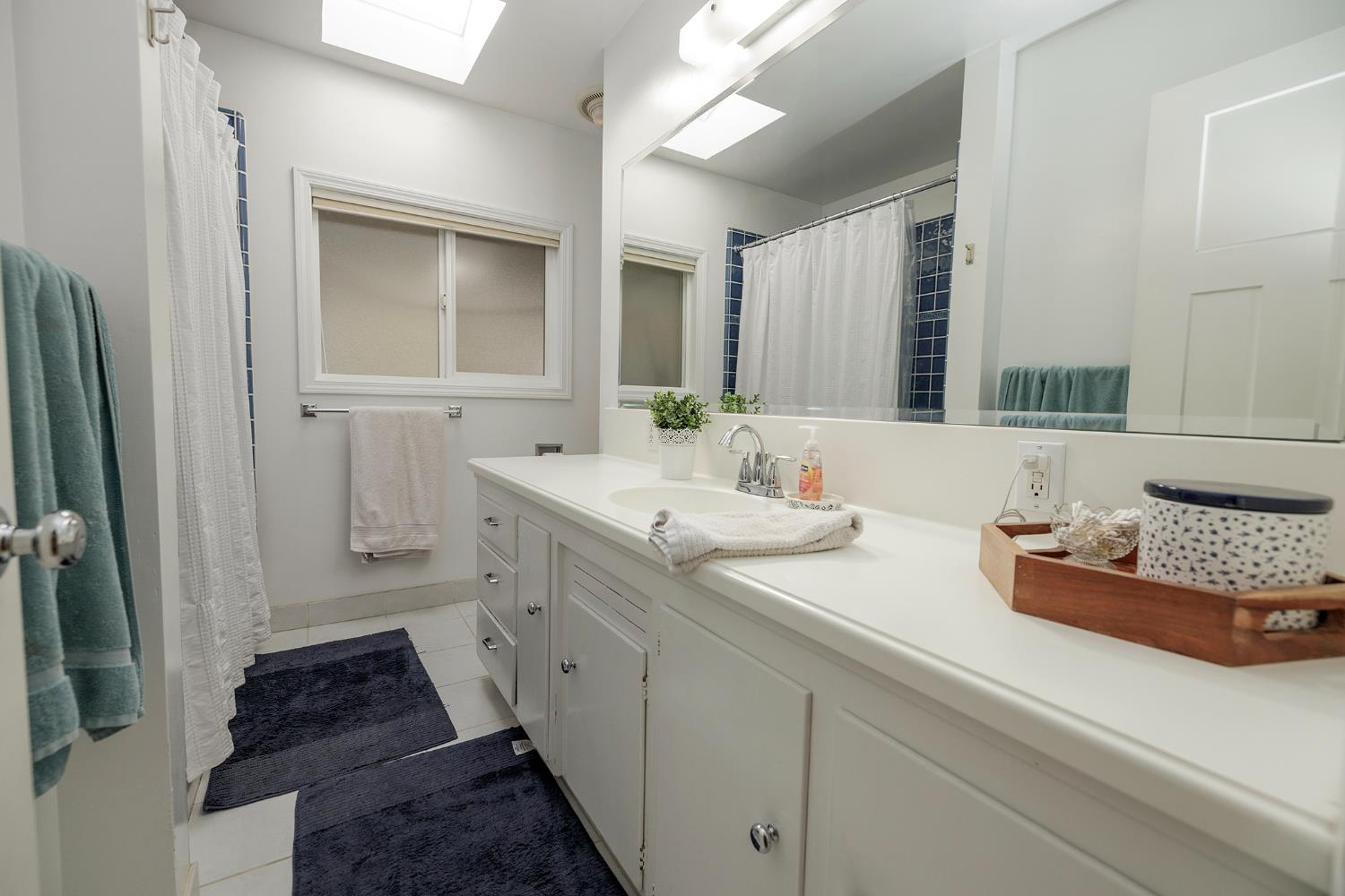 1683 E Canal Dr, Turlock, CA 95380