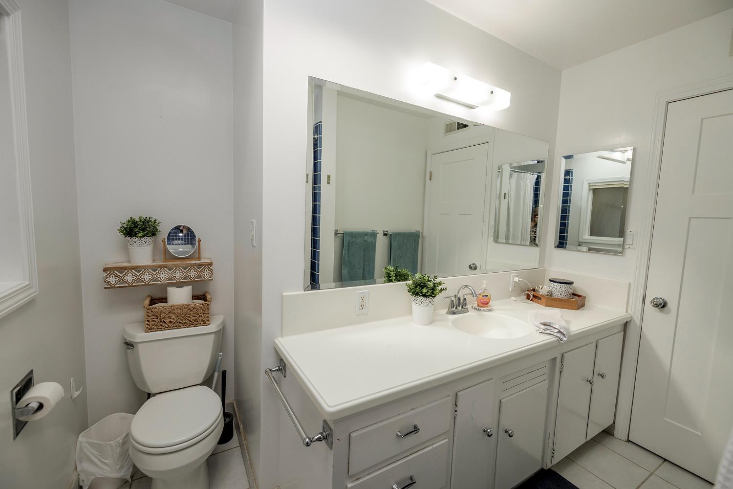 1683 E Canal Dr, Turlock, CA 95380