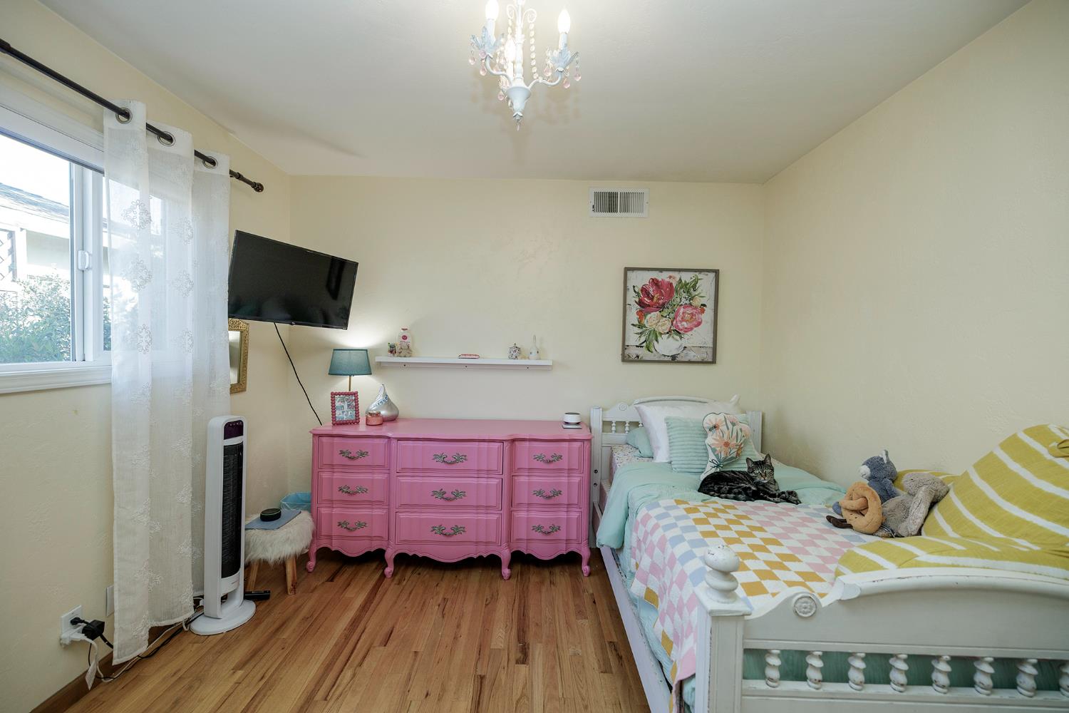 1683 E Canal Dr, Turlock, CA 95380