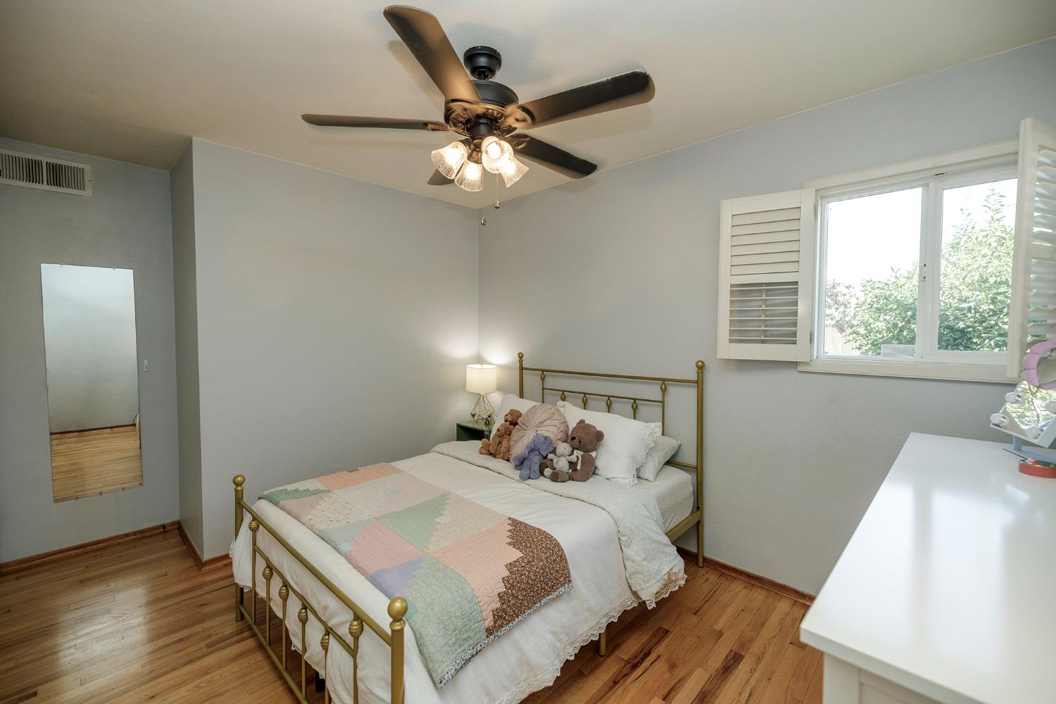 1683 E Canal Dr, Turlock, CA 95380