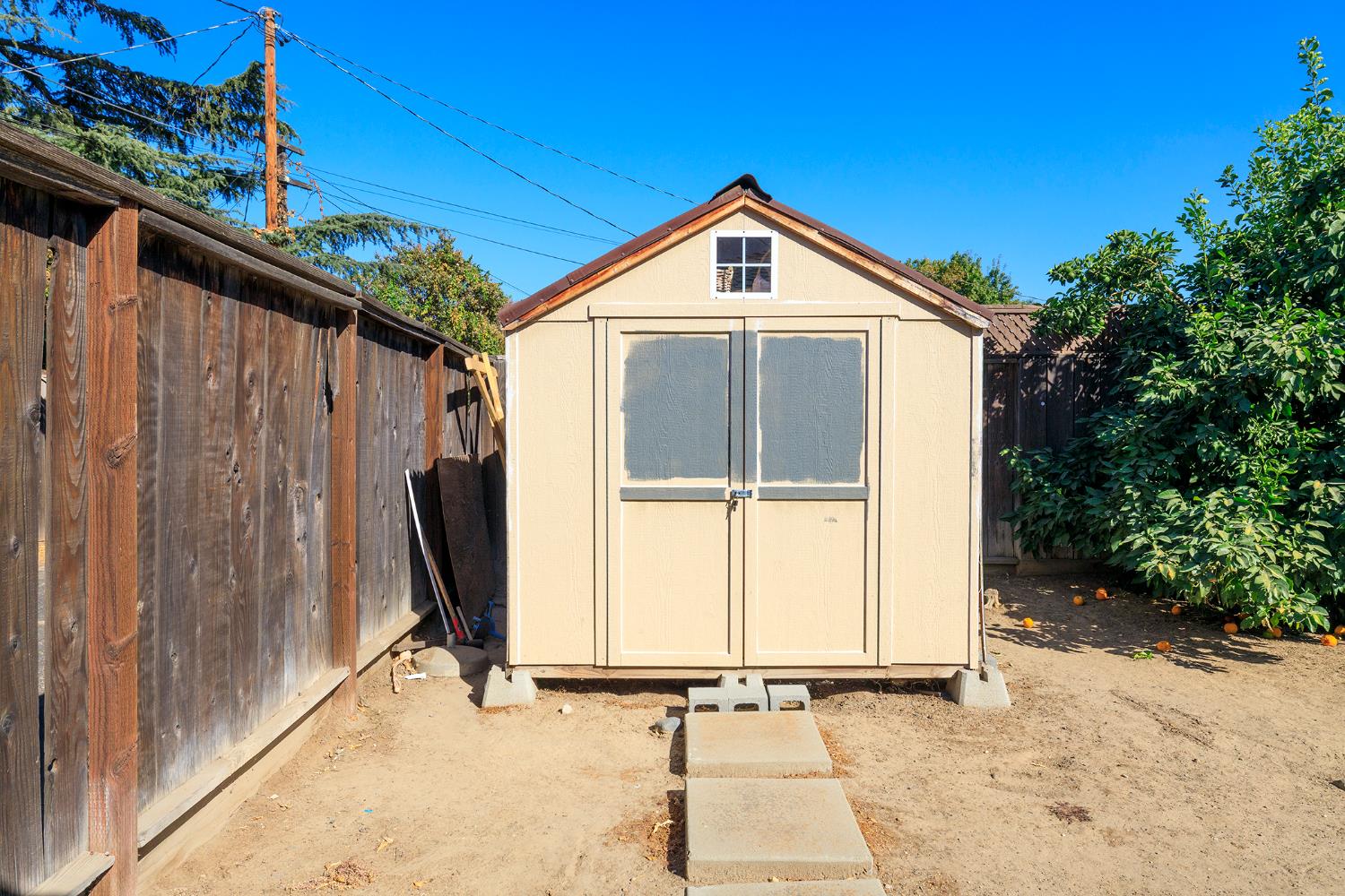 1683 E Canal Dr, Turlock, CA 95380