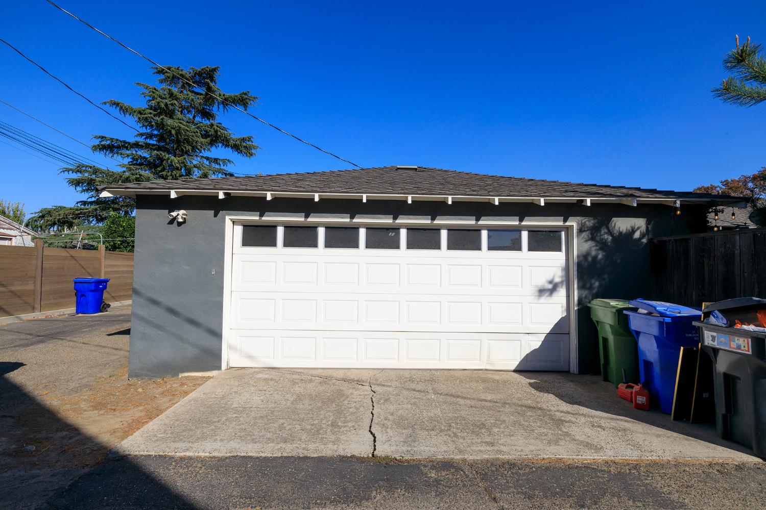 1683 E Canal Dr, Turlock, CA 95380
