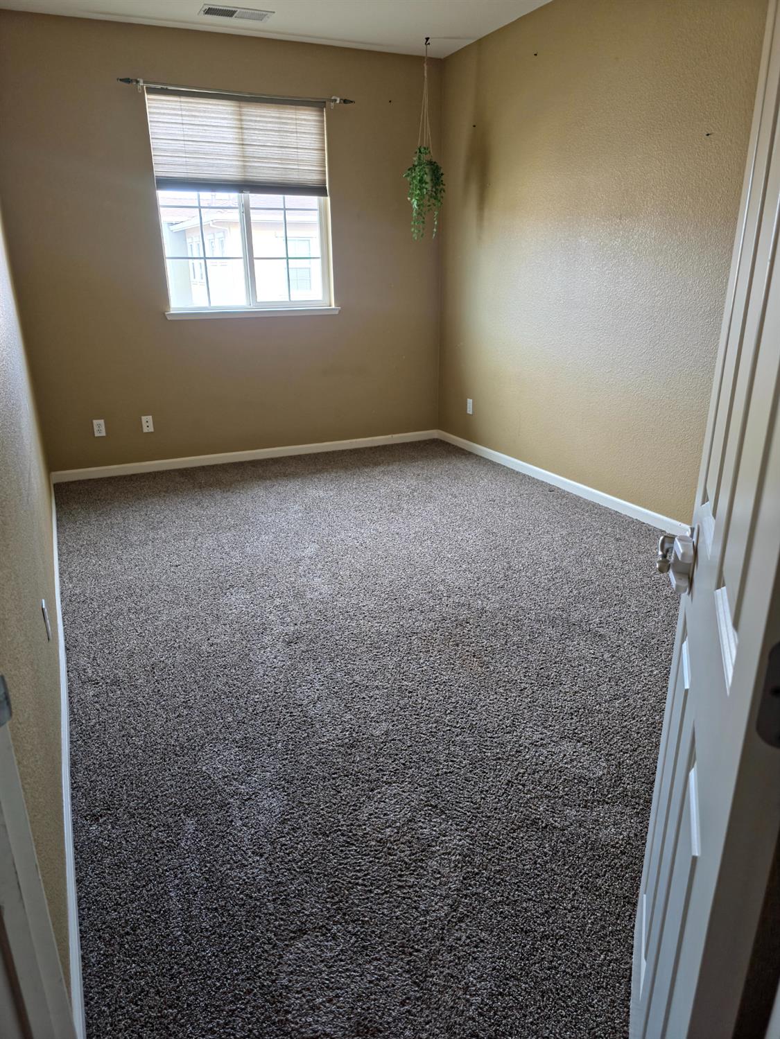 555 Clydesdale Dr #55, Oakdale, CA 95361
