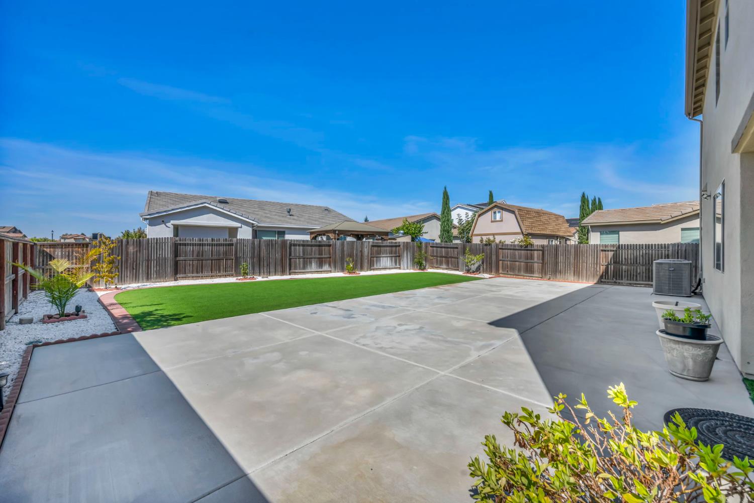 1693 Harvest Ln, Manteca, CA 95337