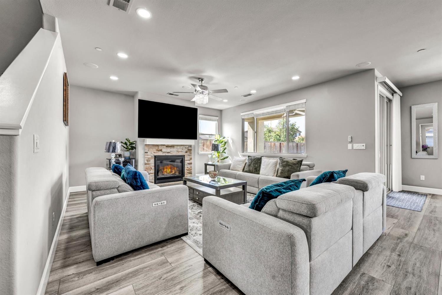 1693 Harvest Ln, Manteca, CA 95337