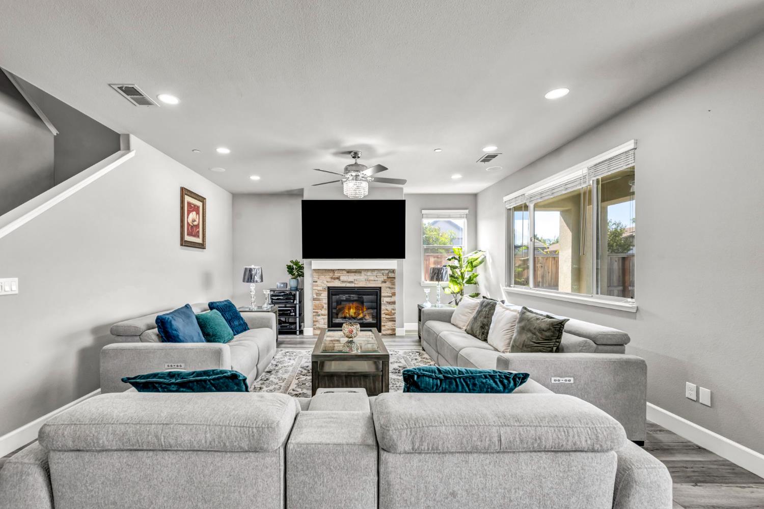 1693 Harvest Ln, Manteca, CA 95337