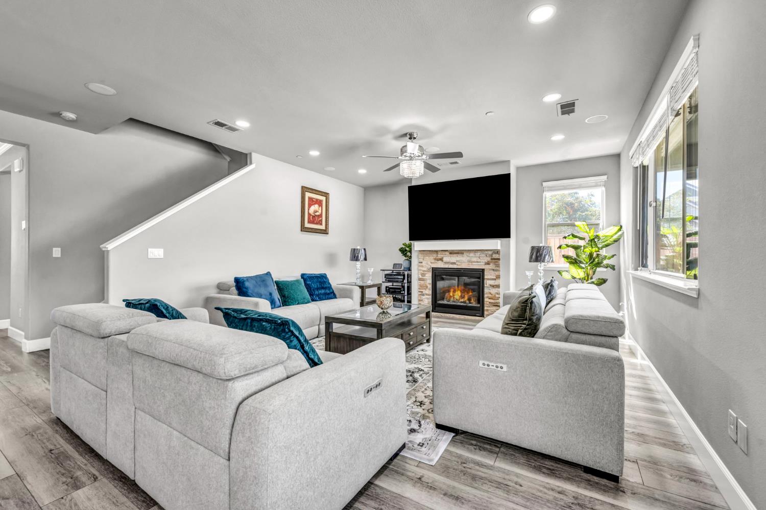 1693 Harvest Ln, Manteca, CA 95337