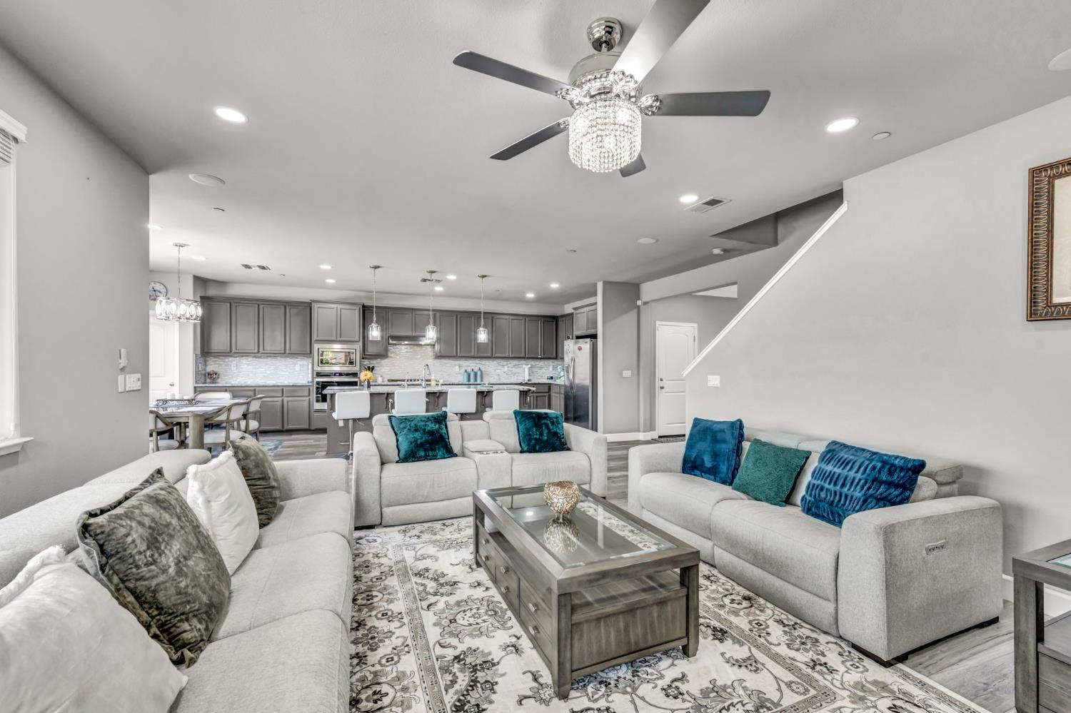 1693 Harvest Ln, Manteca, CA 95337