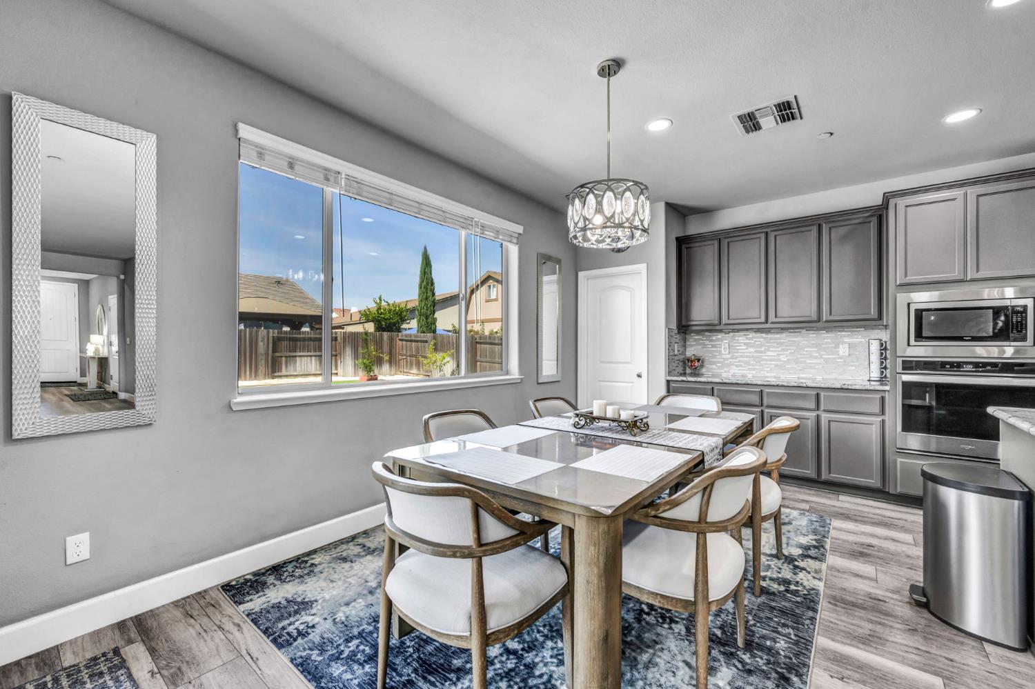 1693 Harvest Ln, Manteca, CA 95337
