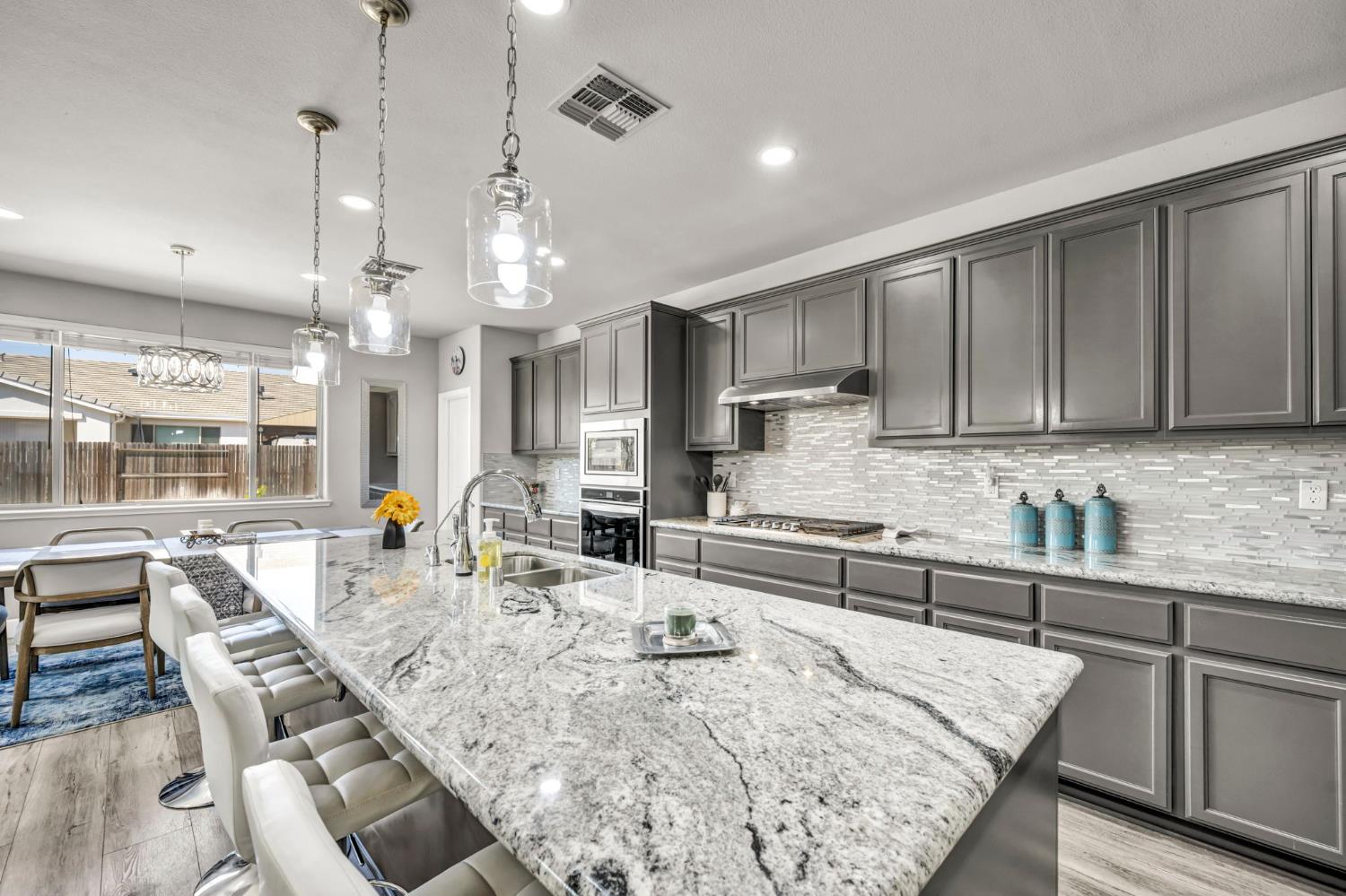 1693 Harvest Ln, Manteca, CA 95337