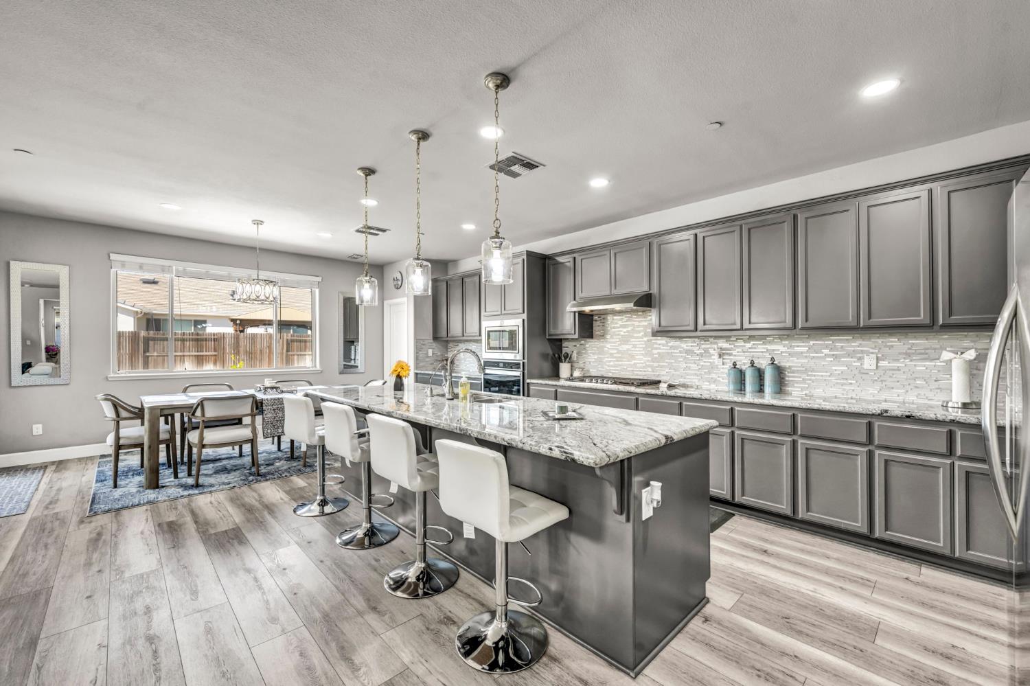 1693 Harvest Ln, Manteca, CA 95337