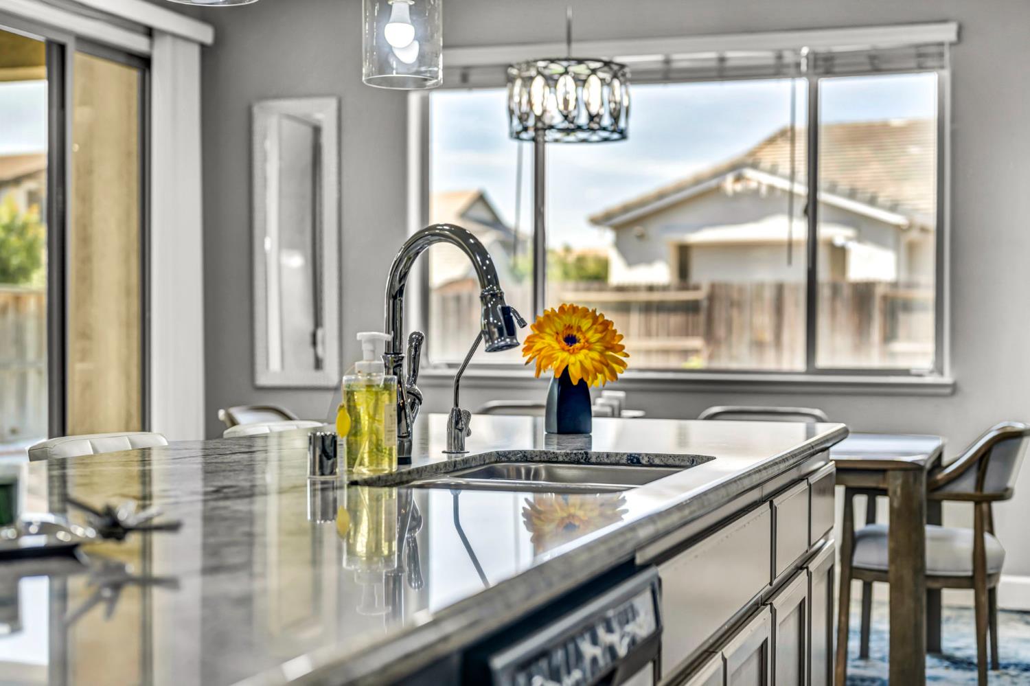 1693 Harvest Ln, Manteca, CA 95337