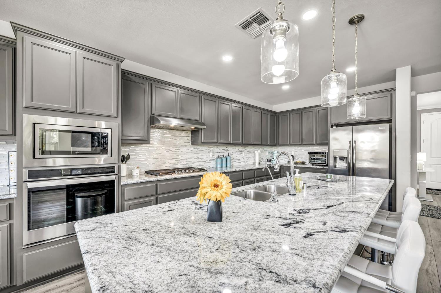 1693 Harvest Ln, Manteca, CA 95337