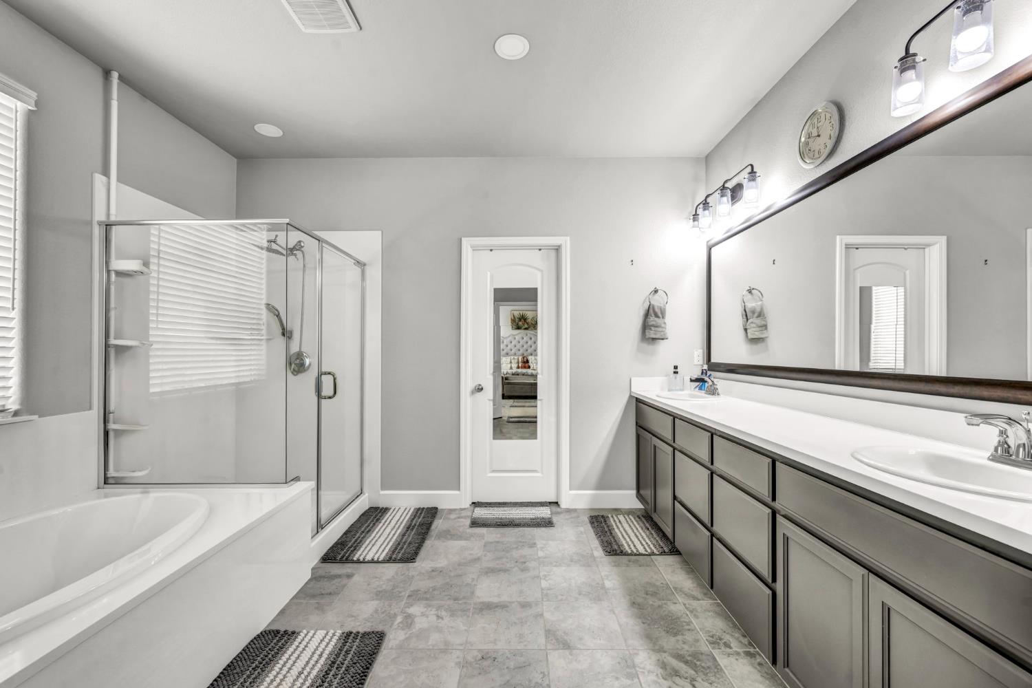1693 Harvest Ln, Manteca, CA 95337