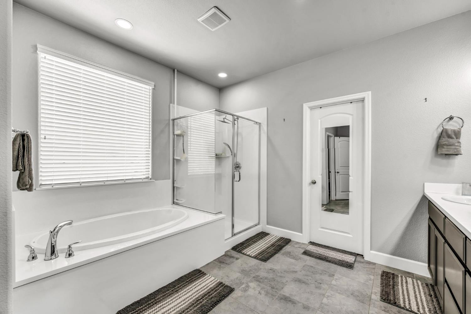 1693 Harvest Ln, Manteca, CA 95337