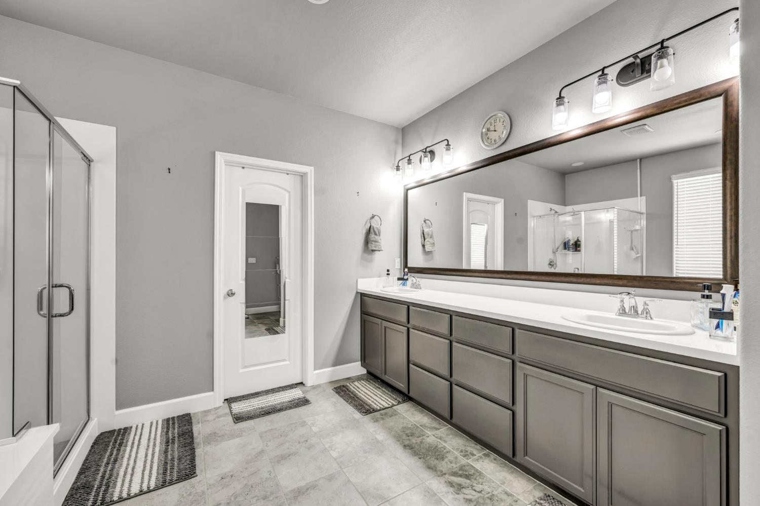 1693 Harvest Ln, Manteca, CA 95337