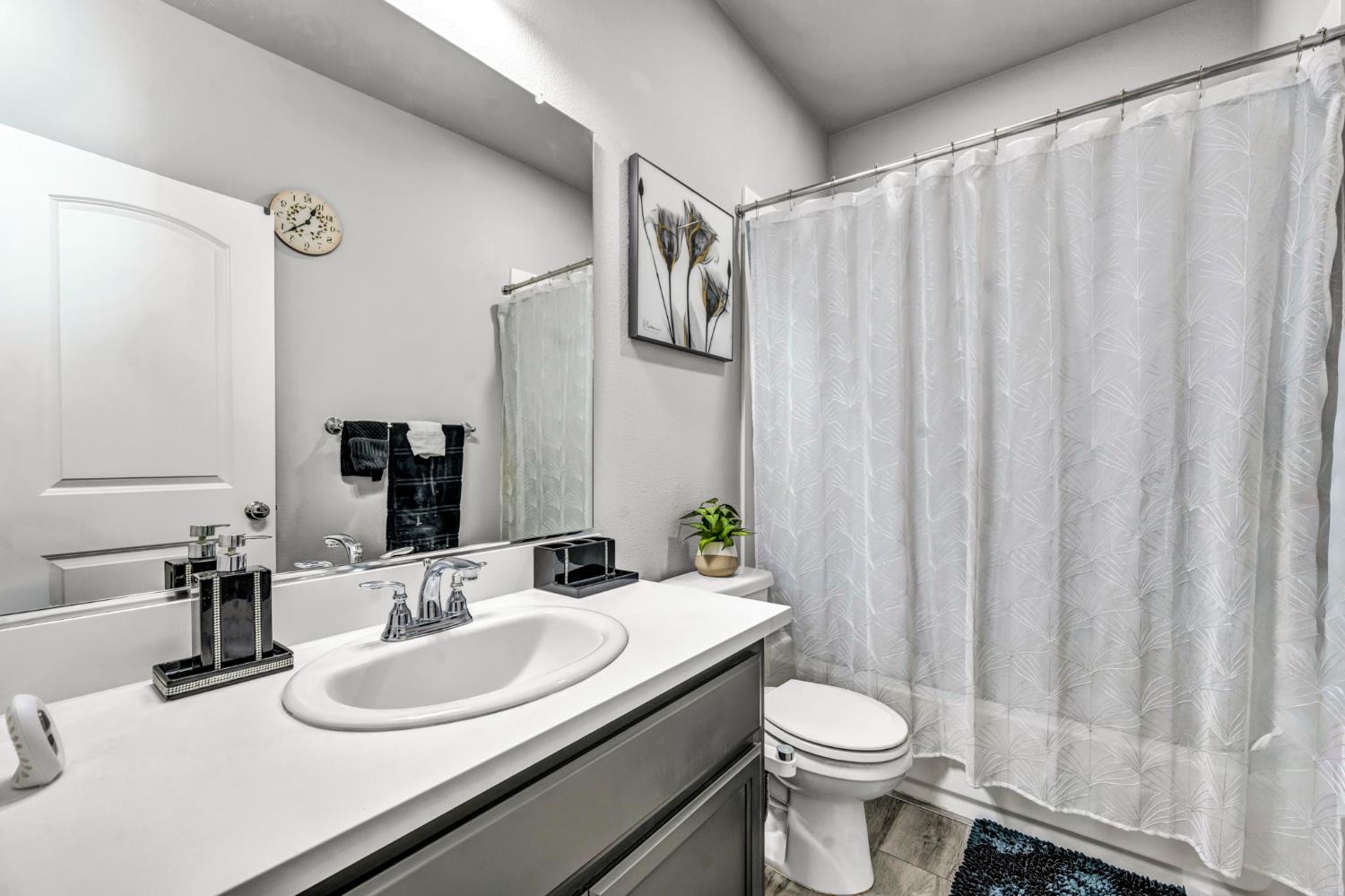 1693 Harvest Ln, Manteca, CA 95337