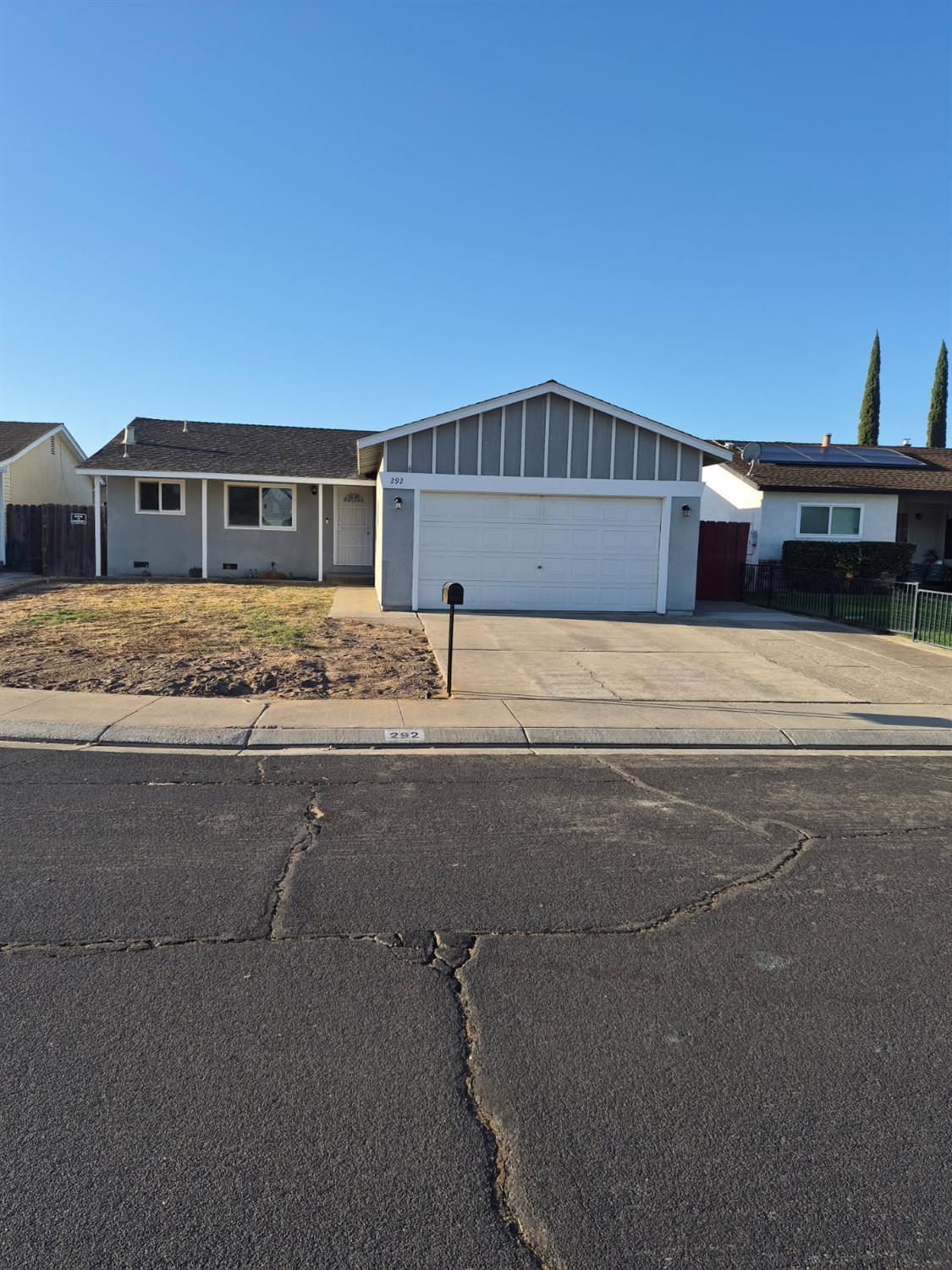 292 Dana Ct, Manteca, CA 95336
