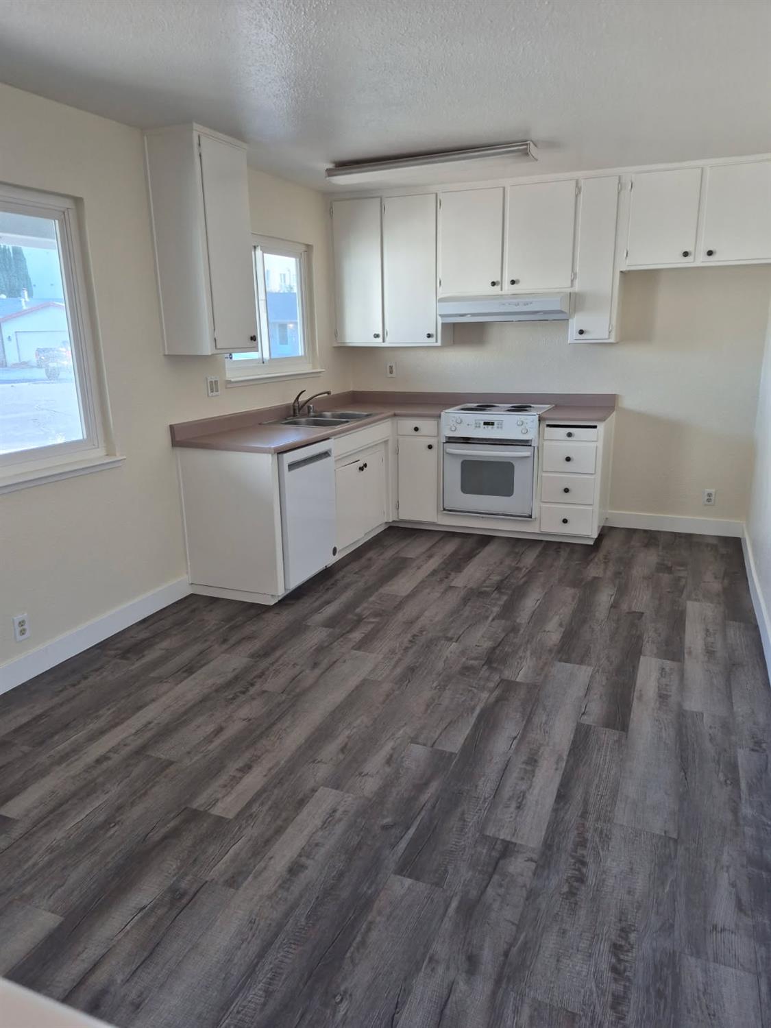 292 Dana Ct, Manteca, CA 95336