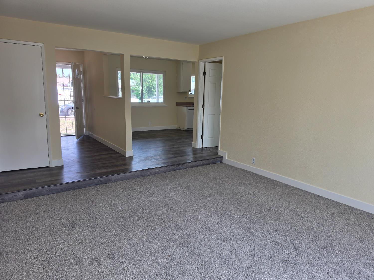 292 Dana Ct, Manteca, CA 95336