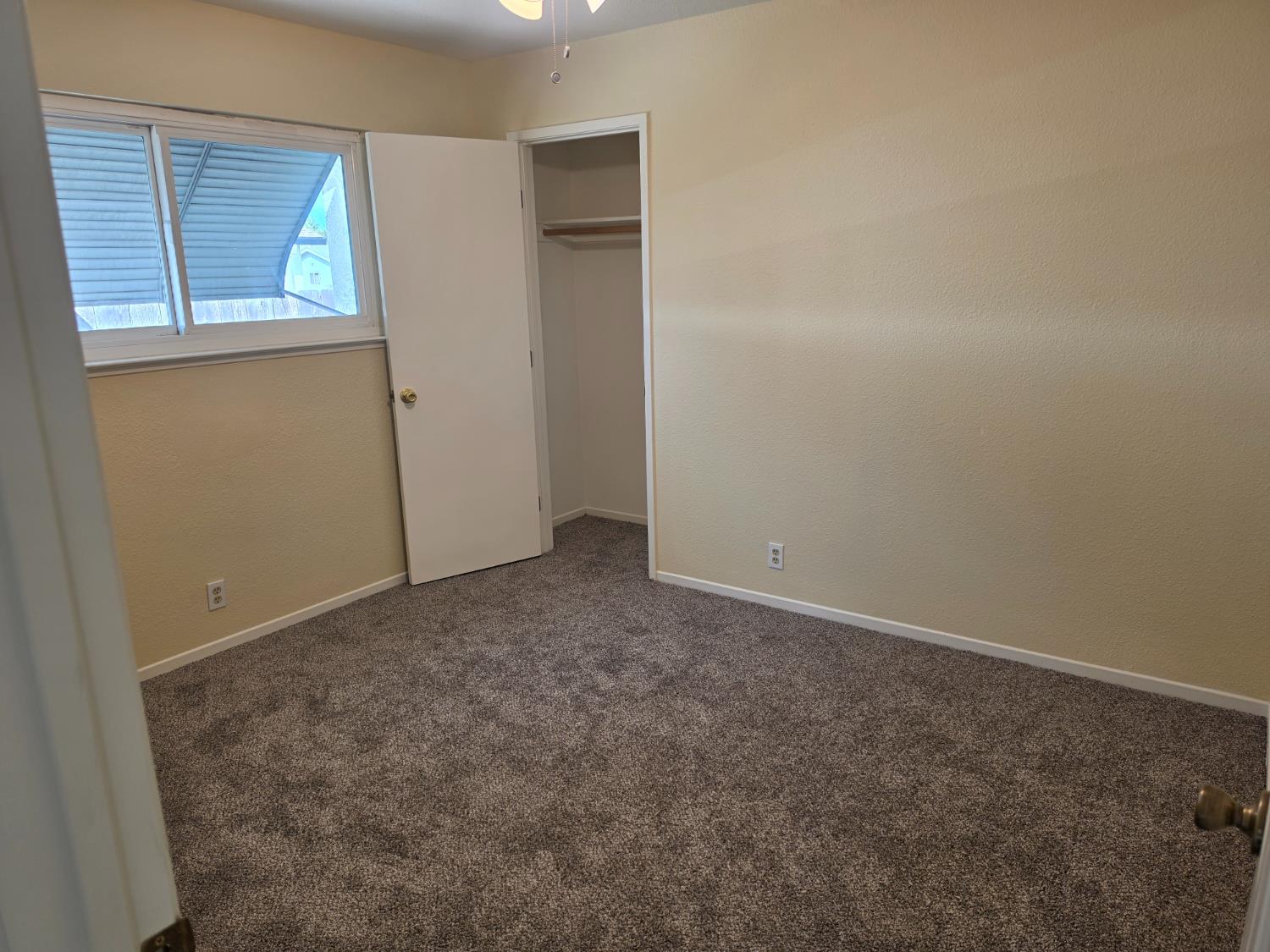 292 Dana Ct, Manteca, CA 95336