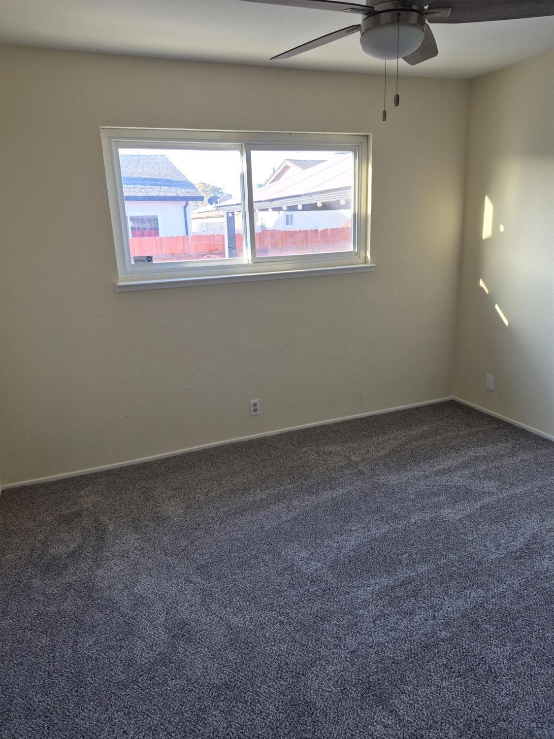 292 Dana Ct, Manteca, CA 95336