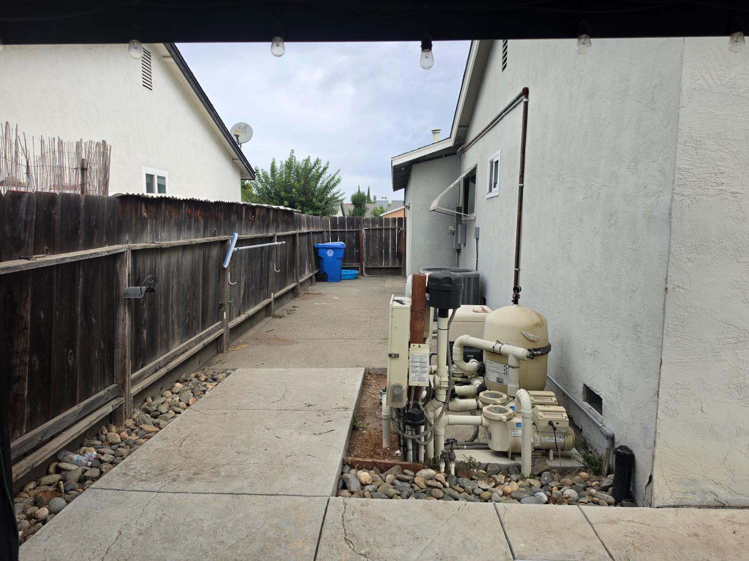 292 Dana Ct, Manteca, CA 95336