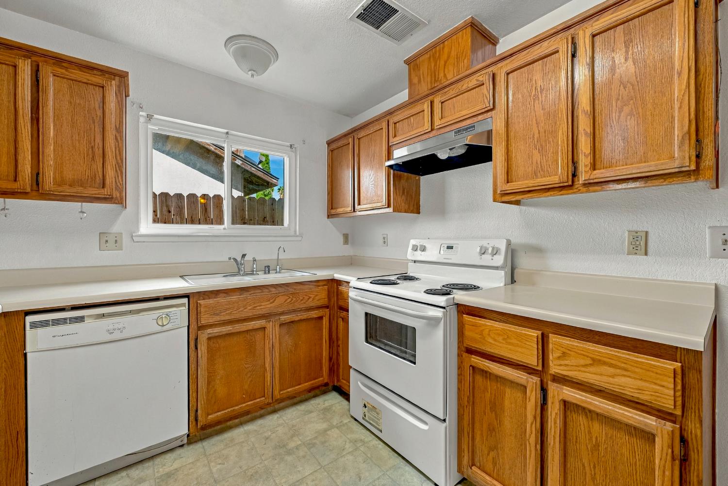 746 Marian Ct, Merced, CA 95341