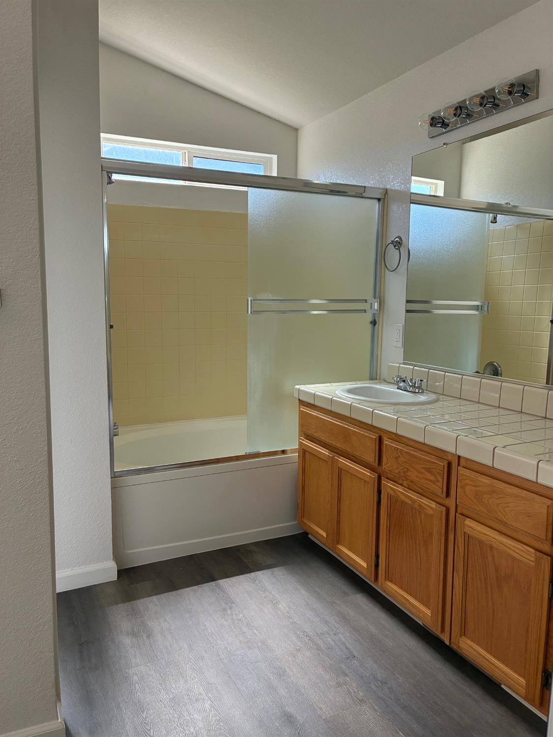1460 Portsmouth, Gustine, CA 95322