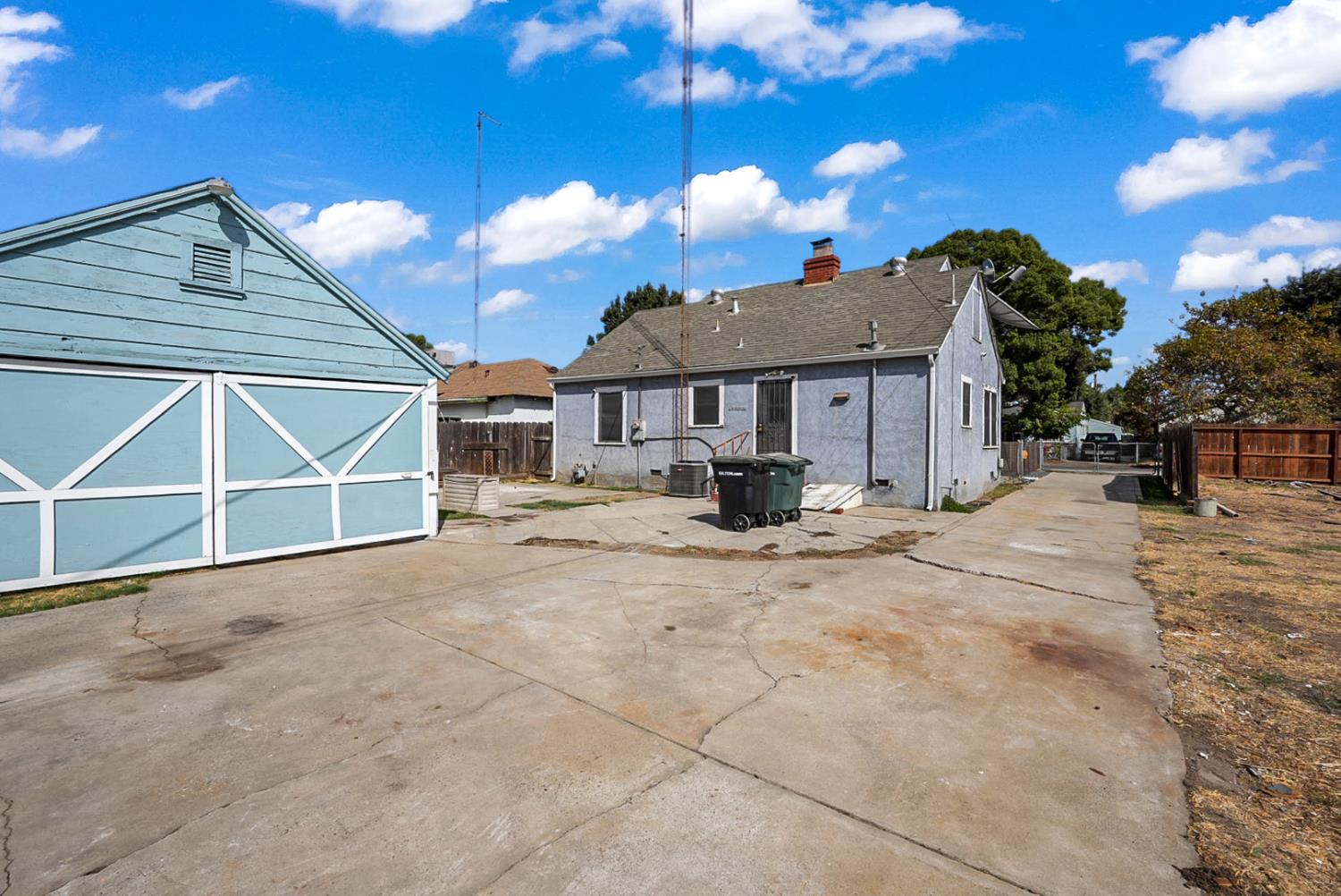 1645 Victoria Dr, Modesto, CA 95351