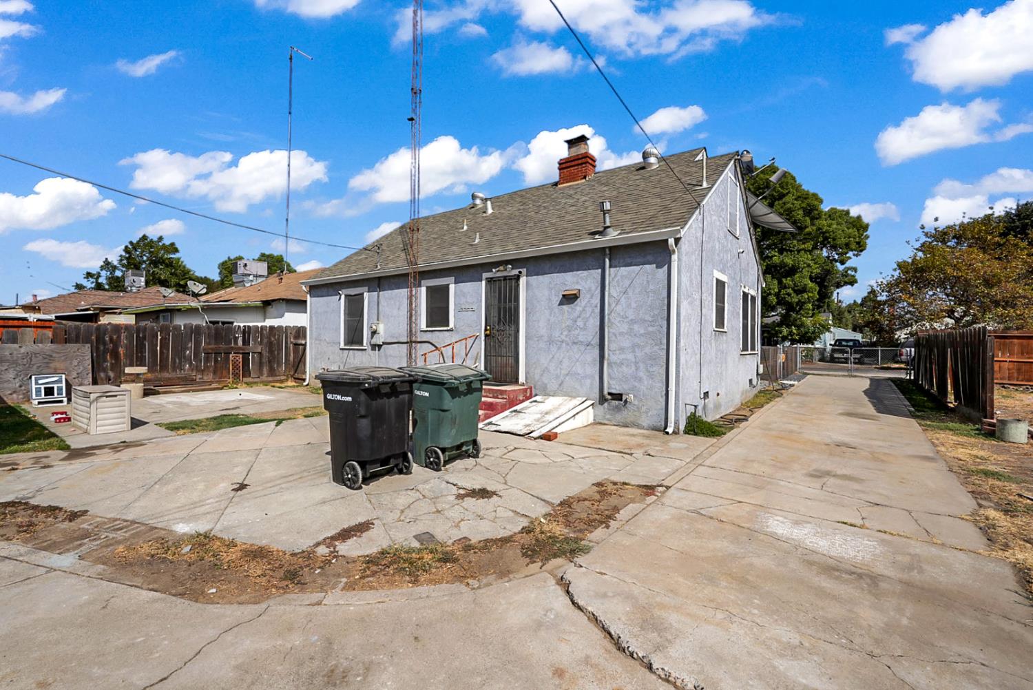 1645 Victoria Dr, Modesto, CA 95351