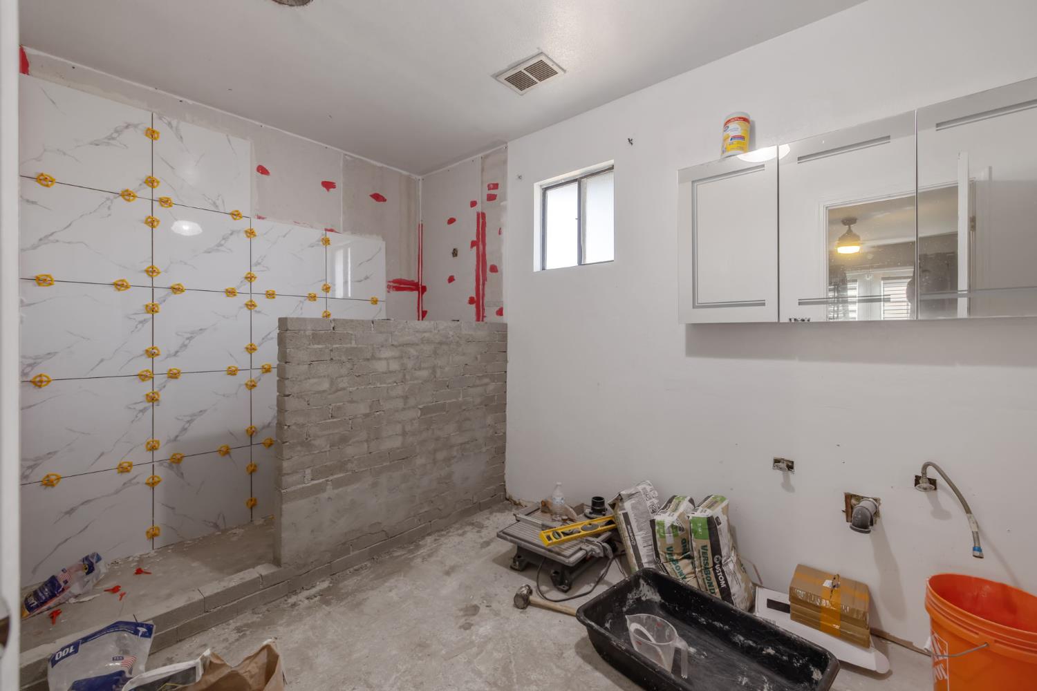 916 E Elm St, Hanford, CA 93230