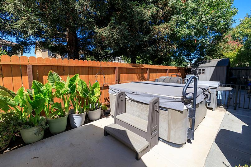 2365 Triumph Ct, Turlock, CA 95380