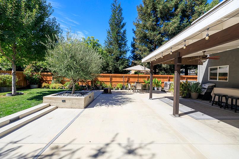2365 Triumph Ct, Turlock, CA 95380
