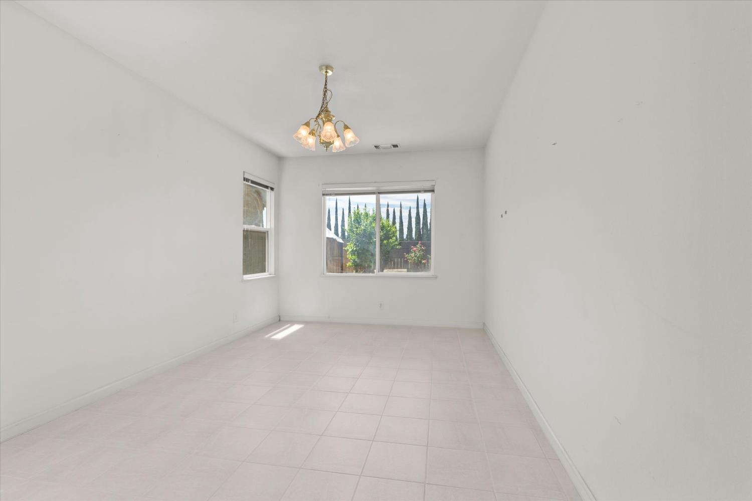 4025 Beyer Park Dr, Modesto, CA 95357