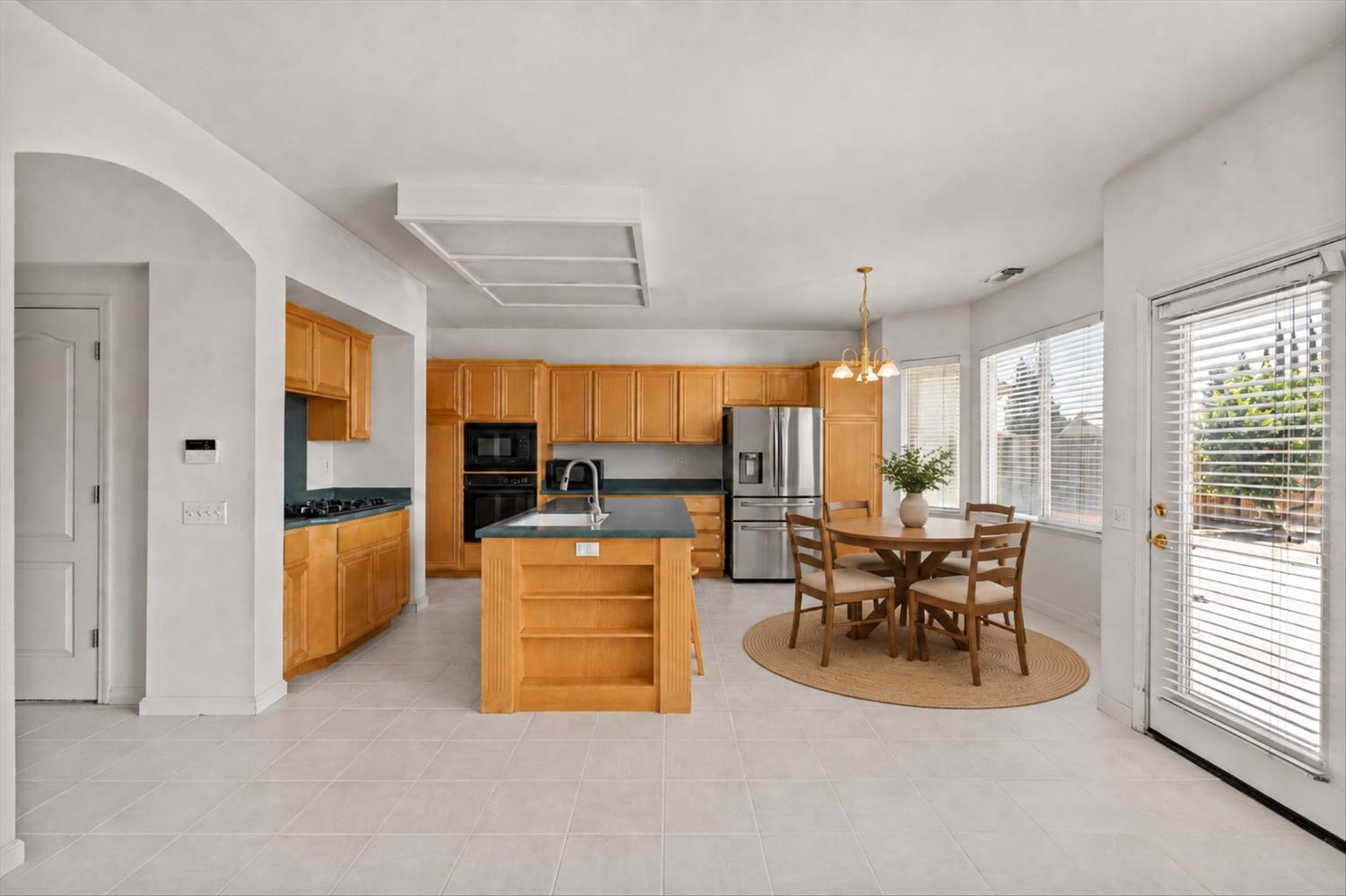 4025 Beyer Park Dr, Modesto, CA 95357
