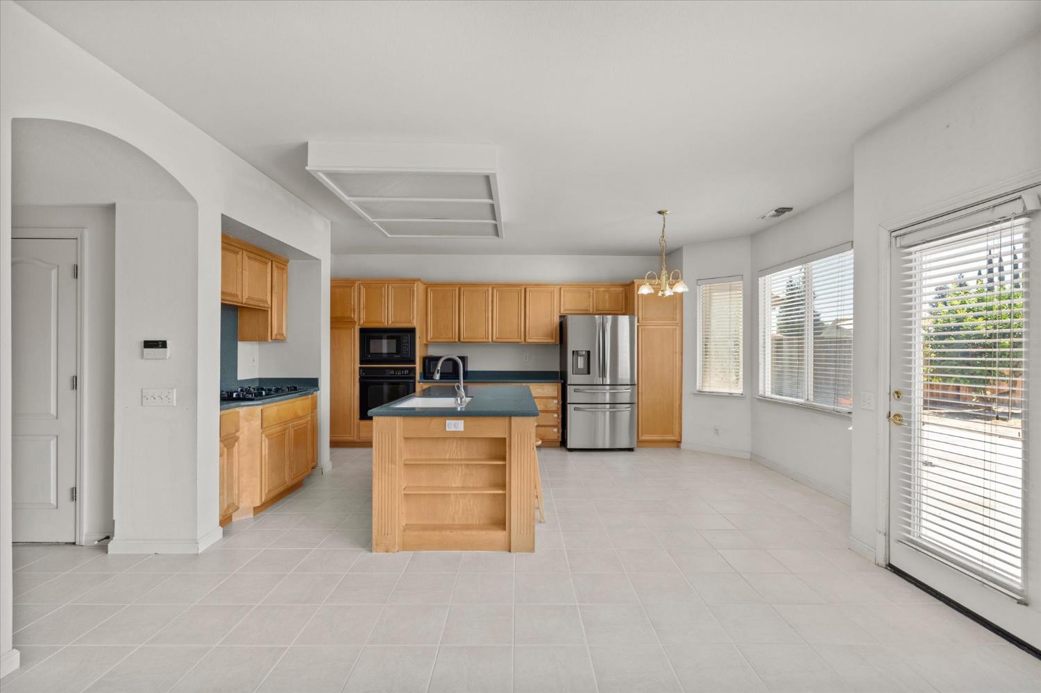 4025 Beyer Park Dr, Modesto, CA 95357