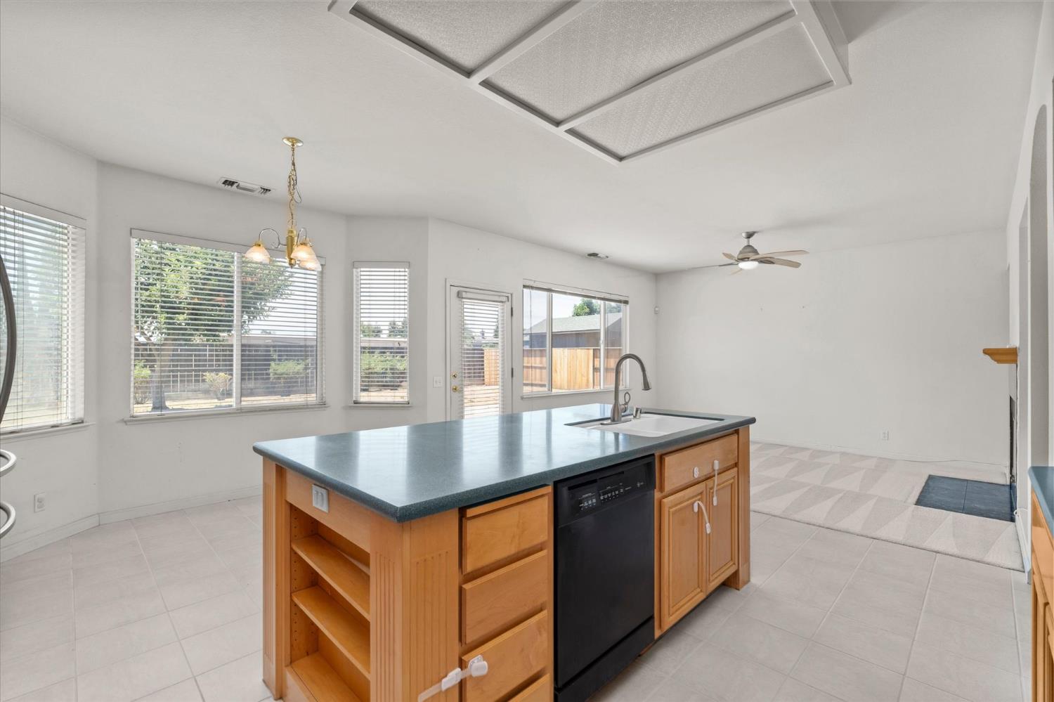 4025 Beyer Park Dr, Modesto, CA 95357