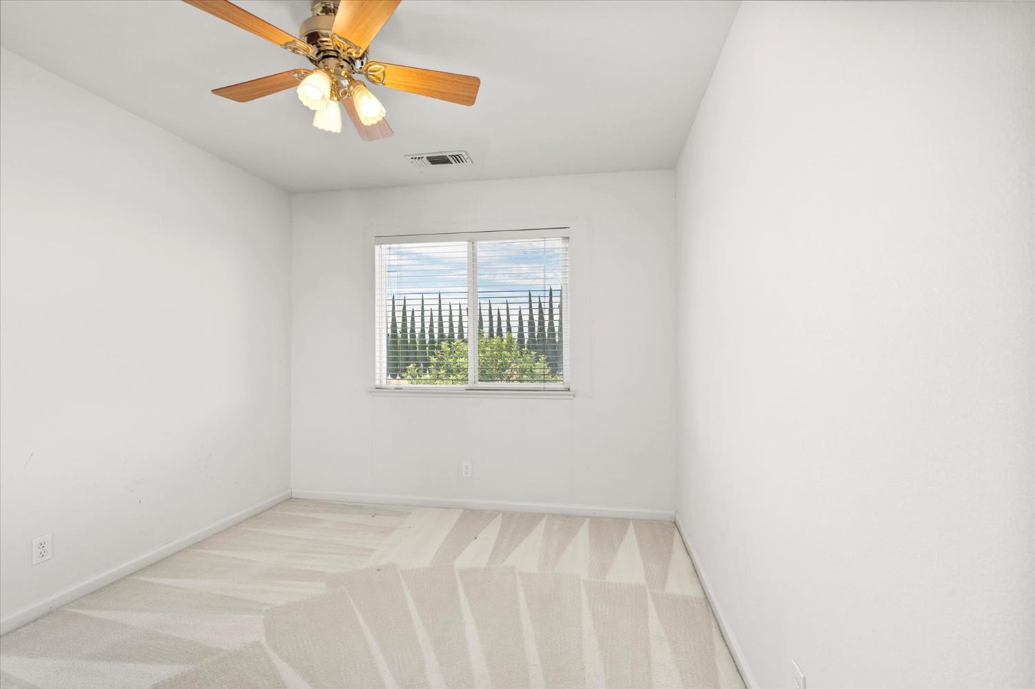 4025 Beyer Park Dr, Modesto, CA 95357