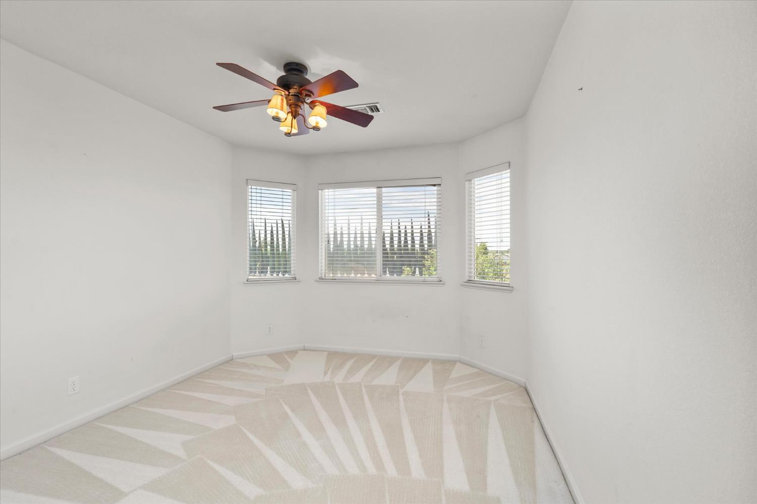 4025 Beyer Park Dr, Modesto, CA 95357