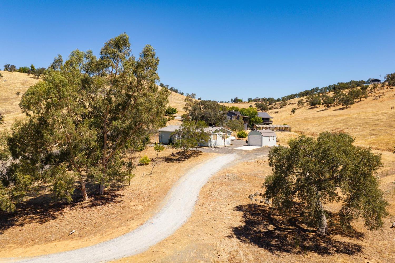 9898 Alamo Dr, La Grange, CA 95329