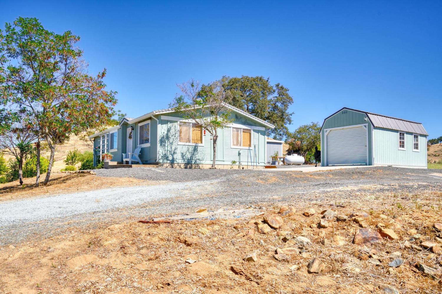 9898 Alamo Dr, La Grange, CA 95329