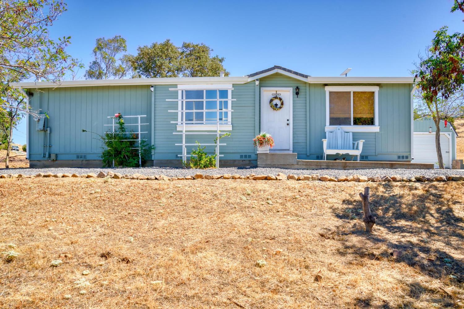 9898 Alamo Dr, La Grange, CA 95329