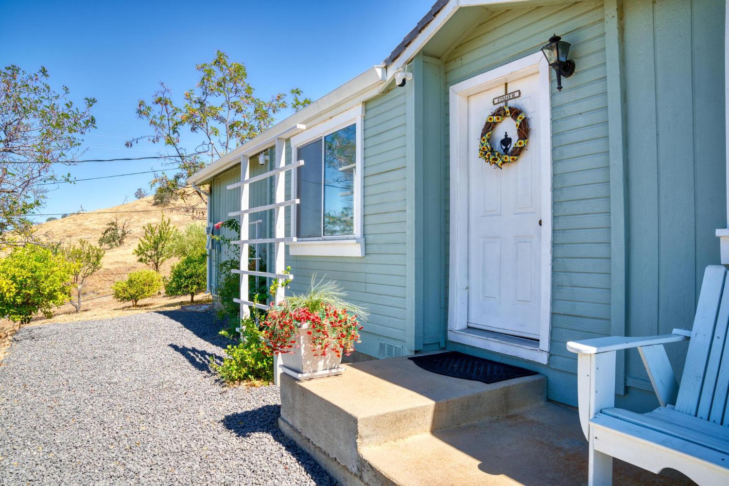 9898 Alamo Dr, La Grange, CA 95329